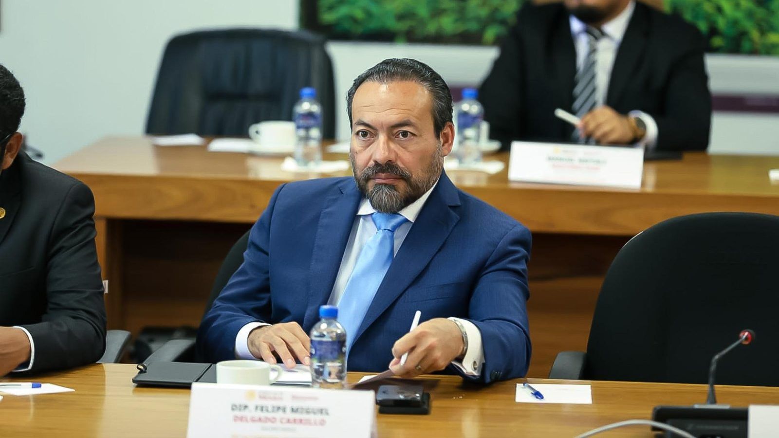 Felipe Delgado en una reunión de trabajo en la Cámara de Diputados